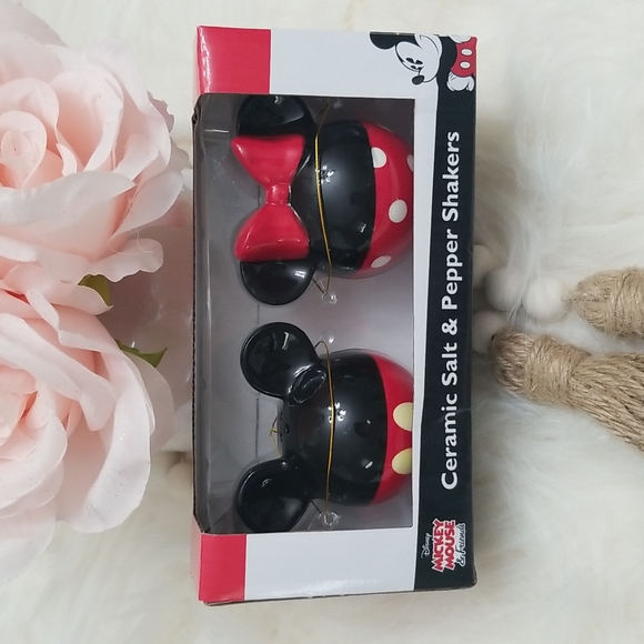 Disney Mickey and Minnie mouse salt and pepper shakers - Picture 2 of 5